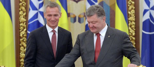 Ukrainian President Petro Poroshenko (R) welcomes NATO's General Secretary Jens Stoltenberg (L) during the National Security and Defense Council in Kiev on September 22, 2015 Ukrainian President Petro Poroshenko (R) welcomes NATO's General Secretary Jens Stoltenberg (L) during the National Security and Defense Council in Kiev on September 22, 2015 - Sputnik International