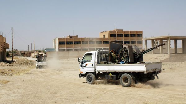 Syrian soldiers in the streets of Al-Hasakah in eastern Syria - Sputnik International