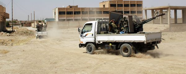 Syrian soldiers in the streets of Al-Hasakah in eastern Syria - Sputnik International