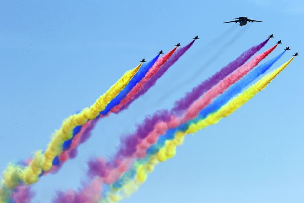 KJ-2000 airborne early warning and control system leads J-10 fighter jets as they fly by a parade commemorating the 70th anniversary of Japan's surrender during World War II held in front of Tiananmen Gate in Beijing, Thursday, Sept. 3, 2015 KJ-2000 airborne early warning and control system leads J-10 fighter jets as they fly by a parade commemorating the 70th anniversary of Japan's surrender during World War II held in front of Tiananmen Gate in Beijing, Thursday, Sept. 3, 2015 - Sputnik International