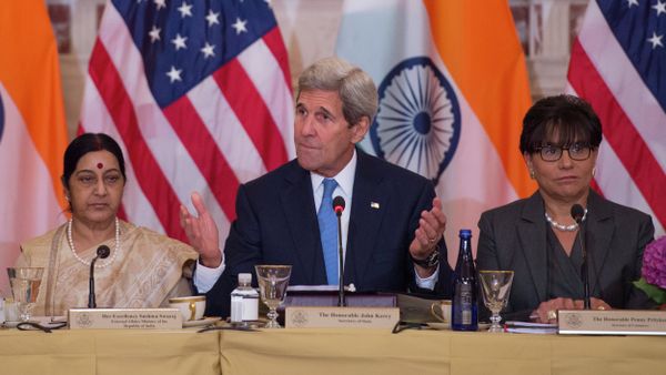 US Secretary of State John Kerry (C) speaks Indian External Affairs Minister Sushma Swaraj (L) during a US-India Strategic & Commercial Dialogue plenary session at the US Department of State in Washington, DC, September 22, 2015, with US Secretary of Commerce Penny Pritzker (R) US Secretary of State John Kerry (C) speaks Indian External Affairs Minister Sushma Swaraj (L) during a US-India Strategic & Commercial Dialogue plenary session at the US Department of State in Washington, DC, September 22, 2015, with US Secretary of Commerce Penny Pritzker (R) - Sputnik International