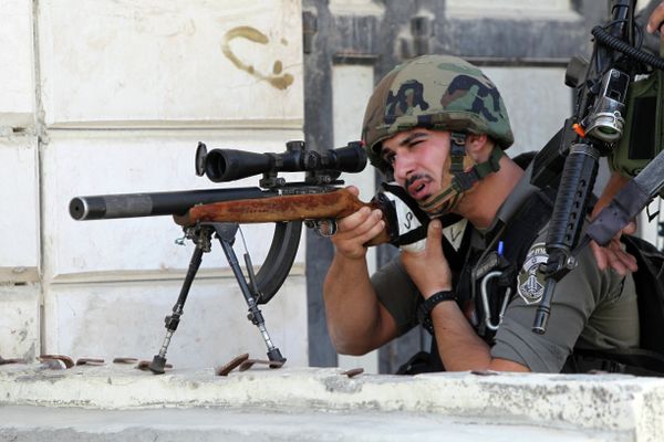 An Israeli border guard aims his sniper rifle during clashes with Palestinian protesters following an anti-Israeli protest after the weekly Friday prayers on September 18, 2015 in the Israeli-controlled area called H2, in the West Bank town of Hebron - Sputnik International