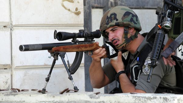 An Israeli border guard aims his sniper rifle during clashes with Palestinian protesters following an anti-Israeli protest after the weekly Friday prayers on September 18, 2015 in the Israeli-controlled area called H2, in the West Bank town of Hebron - Sputnik International