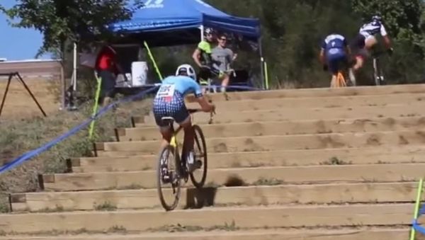 Bike Rider Has Figured Out Stairs - Sputnik International