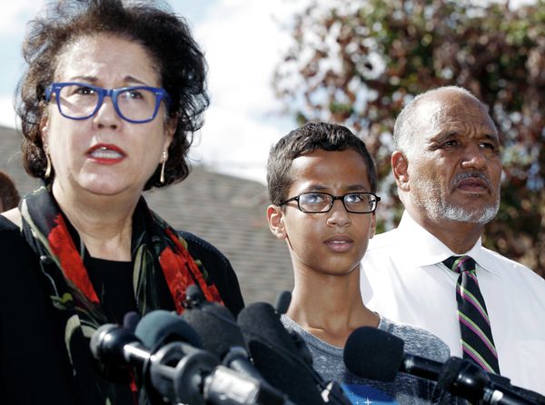 Ahmed Mohamed, 14, center, and his father Mohamed Elhassan Mohamed, right, look on as their attorney Linda Moreno, left, delivers a statement about the arrest of Ahmed during a news conference, Wednesday, September 16, 2015, in Irving, Texas - Sputnik International