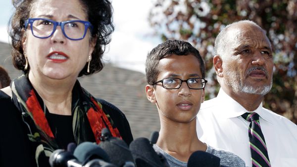Ahmed Mohamed, 14, center, and his father Mohamed Elhassan Mohamed, right, look on as their attorney Linda Moreno, left, delivers a statement about the arrest of Ahmed during a news conference, Wednesday, September 16, 2015, in Irving, Texas - Sputnik International
