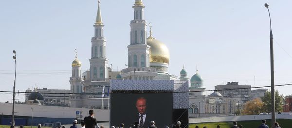People listen to Russian President Vladimir Putin as he delivers a speech at a ceremony to open the Moscow Grand Mosque in Moscow, Russia, September 23, 2015 People listen to Russian President Vladimir Putin as he delivers a speech at a ceremony to open the Moscow Grand Mosque in Moscow, Russia, September 23, 2015 - Sputnik International