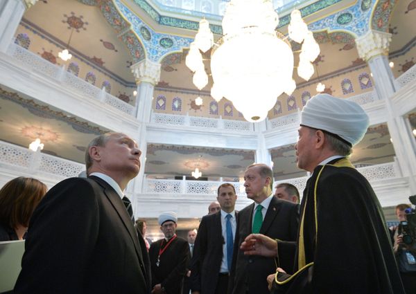 September 23, 2015. President Vladimir Putin, left, during the visit to the Moscow Cathedral Mosque after the ceremonial opening. Right to left: Ravil Gainutdin, Chairman of the Russian Mufti Council, and President of Turkey Recep Tayyip Erdogan. September 23, 2015. President Vladimir Putin, left, during the visit to the Moscow Cathedral Mosque after the ceremonial opening. Right to left: Ravil Gainutdin, Chairman of the Russian Mufti Council, and President of Turkey Recep Tayyip Erdogan. - Sputnik International