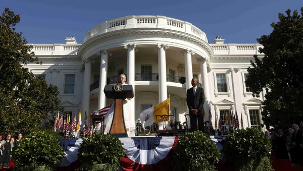 US President Barack Obama (R) listens as Pope Francis speaks during an arrival ceremony for the pope at the White House in Washington September 23, 2015. US President Barack Obama (R) listens as Pope Francis speaks during an arrival ceremony for the pope at the White House in Washington September 23, 2015. - Sputnik International