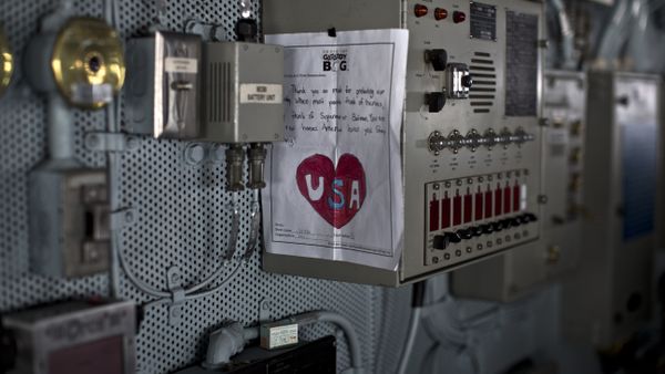In this Thursday, Sept. 10, 2015 photo, a letter of support to members of the US military received in a care package is hanged inside the Pilot Bridge on board the USS Theodore Roosevelt currently deployed in the Persian Gulf. In this Thursday, Sept. 10, 2015 photo, a letter of support to members of the US military received in a care package is hanged inside the Pilot Bridge on board the USS Theodore Roosevelt currently deployed in the Persian Gulf. - Sputnik International