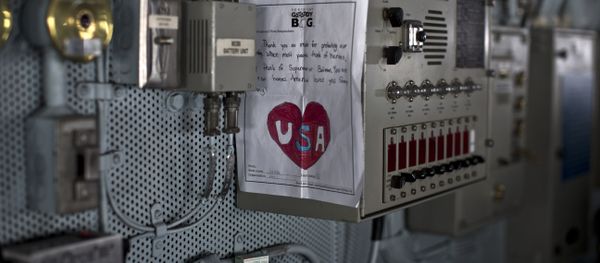 In this Thursday, Sept. 10, 2015 photo, a letter of support to members of the US military received in a care package is hanged inside the Pilot Bridge on board the USS Theodore Roosevelt currently deployed in the Persian Gulf. In this Thursday, Sept. 10, 2015 photo, a letter of support to members of the US military received in a care package is hanged inside the Pilot Bridge on board the USS Theodore Roosevelt currently deployed in the Persian Gulf. - Sputnik International