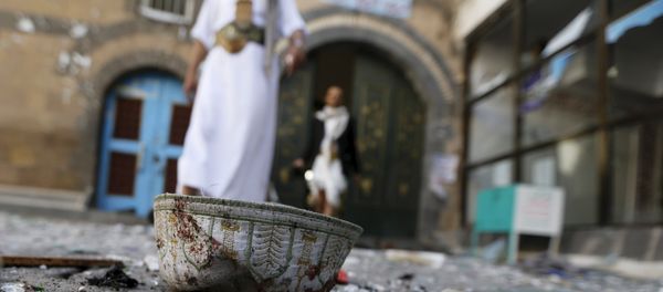 People walk past a headgear lying on the ground at the al-Balili mosque after two bombings at the mosque in Yemen's capital Sanaa September 24, 2015 People walk past a headgear lying on the ground at the al-Balili mosque after two bombings at the mosque in Yemen's capital Sanaa September 24, 2015 - Sputnik International