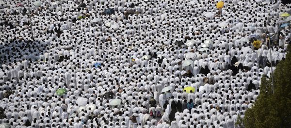 Muslim pilgrims at Namira Mosque in Mount Arafat, southeast of the Saudi holy city of Mecca Muslim pilgrims at Namira Mosque in Mount Arafat, southeast of the Saudi holy city of Mecca - Sputnik International