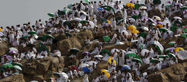 Muslim pilgrims pray on Mount Mercy on the plains of Arafat during the annual haj pilgrimage, outside the holy city of Mecca - Sputnik International