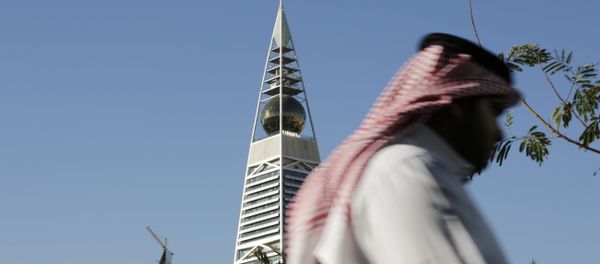 A Saudi man passes the al-Faisaliya tower in Riyadh, Saudi Arabia - Sputnik International