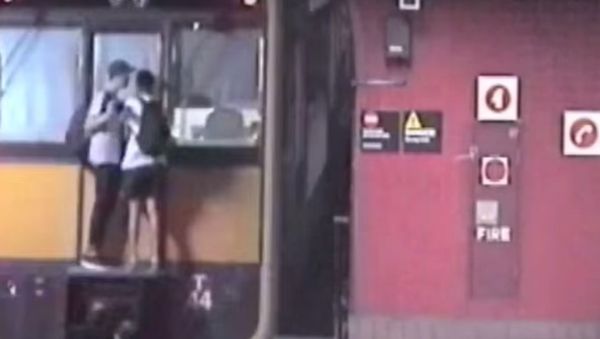 Train Surfing - Sputnik International