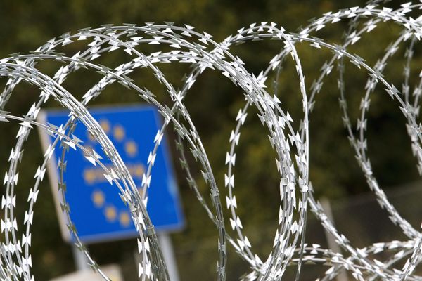 A razor wire fence installed by Hungarian soldiers is seen at the border between Hungary and Slovenia near Tornyiszentmiklos, 245 kms southwest of Budapest, Hungary, Thursday, Sept. 24, 2015 A razor wire fence installed by Hungarian soldiers is seen at the border between Hungary and Slovenia near Tornyiszentmiklos, 245 kms southwest of Budapest, Hungary, Thursday, Sept. 24, 2015 - Sputnik International