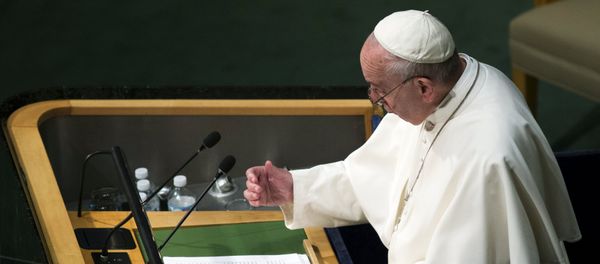 Pope Francis addresses attendees in the opening ceremony to commence a plenary meeting of the United Nations Sustainable Development Summit 2015 at the United Nations headquarters in Manhattan, New York September 25, 2015. - Sputnik International