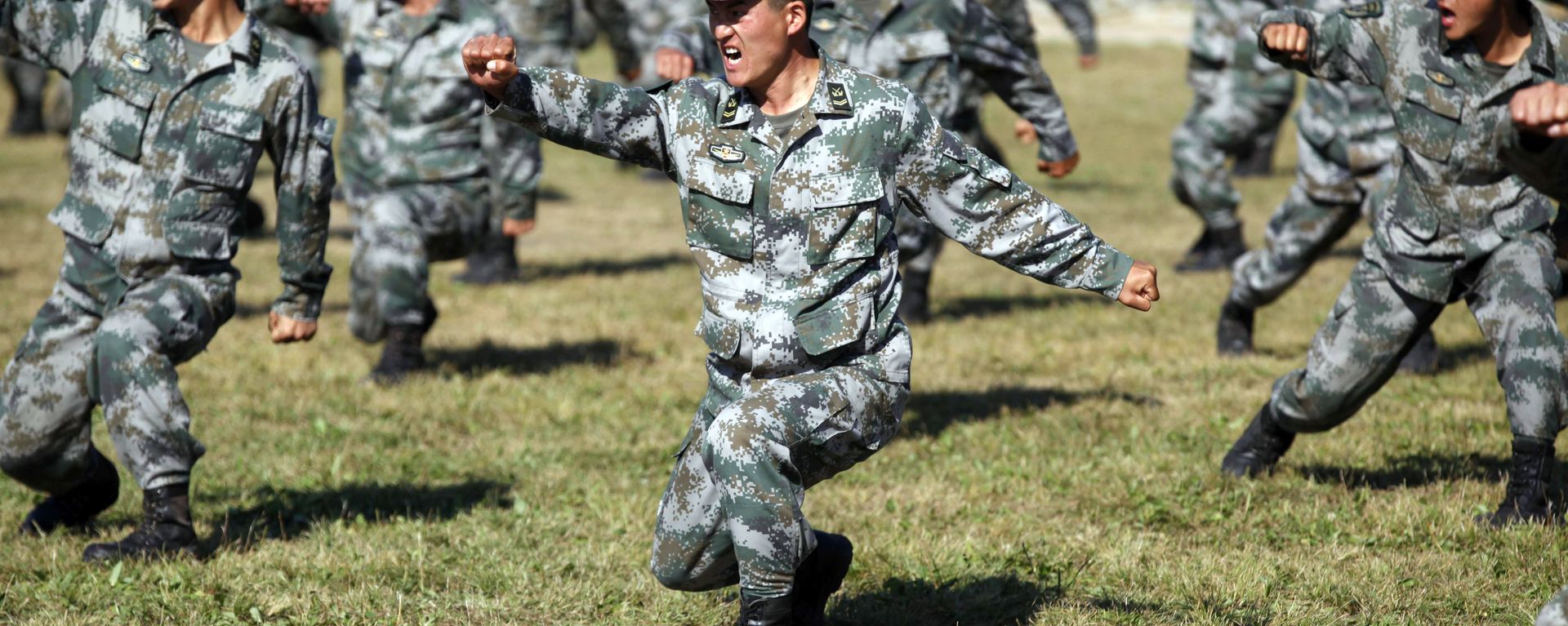 Chinese People's Liberation Army (PLA) soldiers training at their barracks in Heihe, northeast China's Heilongjiang province - Sputnik International, 1920, 04.08.2022
