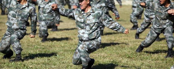 Chinese People's Liberation Army (PLA) soldiers training at their barracks in Heihe, northeast China's Heilongjiang province - Sputnik International