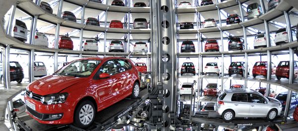 Volkswagen Golf VI are stored at the 'CarTowers' in the theme park Autostadt next to the Volkswagen plant in Wolfsburg, Germany - Sputnik International