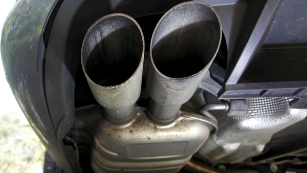 The exhaust system of a Volkswagen Passat TDI diesel car is seen in Esquibien, France, September 23, 2015 - Sputnik International