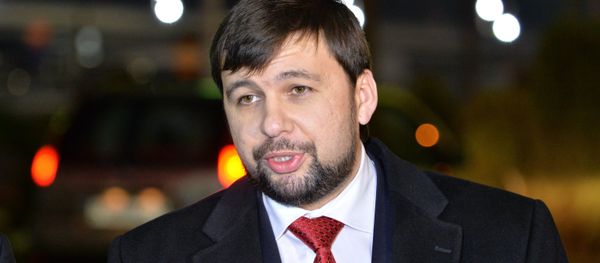 Representative of the Donetsk People's Republic (DPR) Denis Pushilin talks with journalists at the Minsk airport - Sputnik International