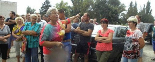 Kherson farmers protesting the collapse of prices resulting from Right Sector and Tatar activists' blockade of Crimea. Kherson farmers protesting the collapse of prices resulting from Right Sector and Tatar activists' blockade of Crimea. - Sputnik International