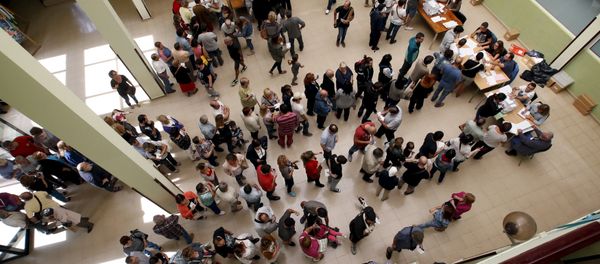 People line up to cast their ballots at a polling station during a regional parliamentary election in Barcelona, Spain, September 27, 2015 People line up to cast their ballots at a polling station during a regional parliamentary election in Barcelona, Spain, September 27, 2015 - Sputnik International