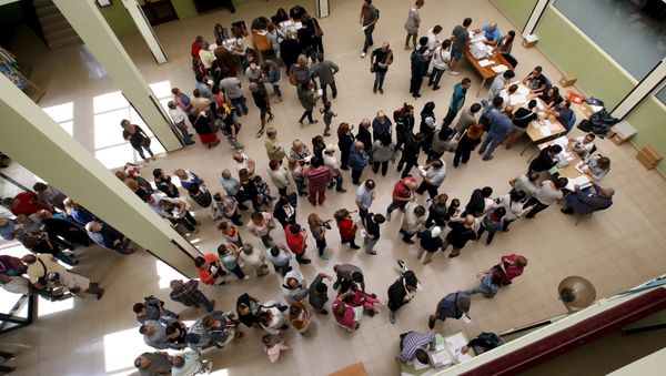 People line up to cast their ballots at a polling station during a regional parliamentary election in Barcelona, Spain, September 27, 2015 - Sputnik International