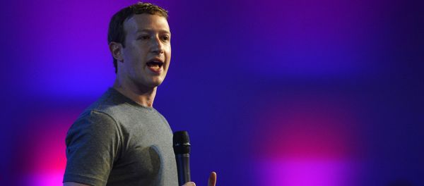 US chairman and chief executive of Facebook Mark Zuckerberg gestures as he announces the Internet.org Innovation Challenge in India in New Delhi on October 9, 2014. - Sputnik International