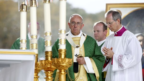 Pope Francis celebrates his final mass of his visit to the United States at the Festival of Families on Benjamin Franklin Parkway in Philadelphia, Pennsylvania September 27, 2015 - Sputnik International