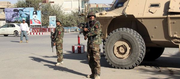 Afghan soldiers keep watch during a battle with the Taliban in Kunduz Province, Afghanistan September 28, 2015 - Sputnik International