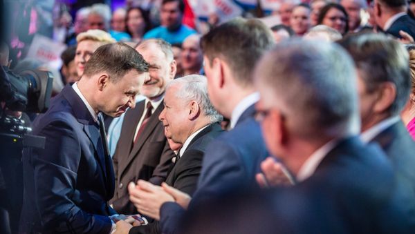 Andrzej Duda, and Jaroslaw Kaczynski (C) seen shaking hands during a party convection in Warsaw, February 7, 2015. - Sputnik International