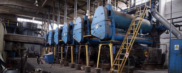 Heavy machinery gathers dust at a closed oil production factory at Livadia industrial area in Boeotia region in central Greece on this picture taken on December 28, 2013 - Sputnik International
