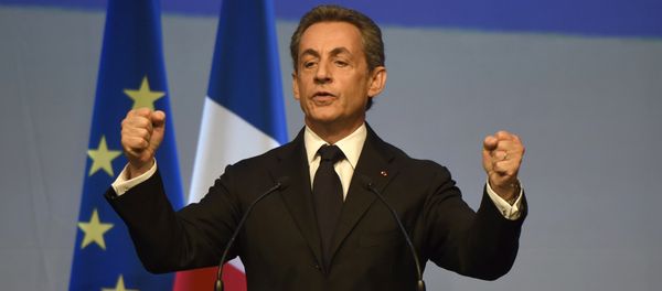 Head of French right-wing party Les Republicains and former President Nicolas Sarkozy delivers a speech during a campaign meeting of the Les Republicains' candidate for the December regional elections in Ile-de-France on September 27, 2015 - Sputnik International