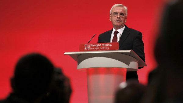 Members of the media photograph Britain's shadow Chancellor of the exchequer John McDonnell as he speaks at the annual Labour Party Conference in Brighton, southern Britain 28 September, 2015 - Sputnik International