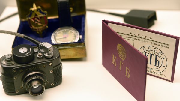 A set of a Russian secret service KGB agent is pictured in the Spy Museum in the western German city of Oberhausen on April 21, 2015 - Sputnik International