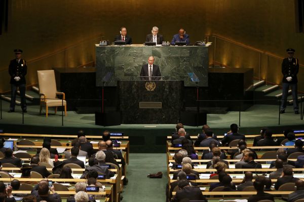 Russian President Vladimir Putin addresses attendees during the 70th session of the United Nations General Assembly at the UN Headquarters in New York, September 28, 2015 - Sputnik International