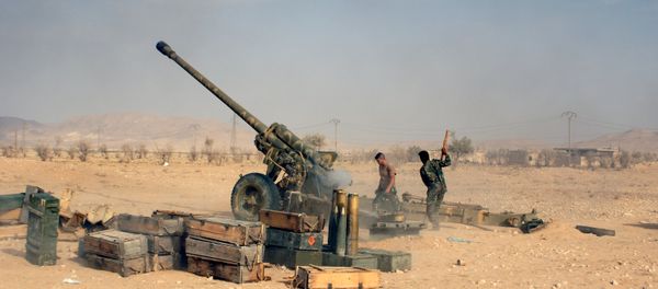 Syrian troops shoot at the positions of Islamists near Tadmor (Palmyra) in Syria - Sputnik International