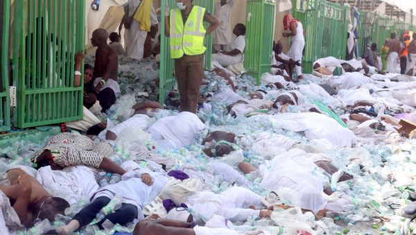 Bodies of Muslim pilgrims are seen after a stampede at Mina, outside the holy Muslim city of Mecca September 24, 2015 Bodies of Muslim pilgrims are seen after a stampede at Mina, outside the holy Muslim city of Mecca September 24, 2015 - Sputnik International