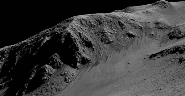 Recurring Lineae on Slopes at Horowitz Crater - Sputnik International