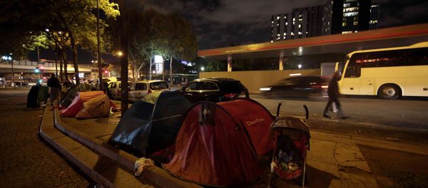 A view shows tents at a makeshift camp on a street where Ehab Ali Naser, a 23 year-old Syrian refugee, lives, in northern Paris, France, September 16, 2015. A view shows tents at a makeshift camp on a street where Ehab Ali Naser, a 23 year-old Syrian refugee, lives, in northern Paris, France, September 16, 2015. - Sputnik International