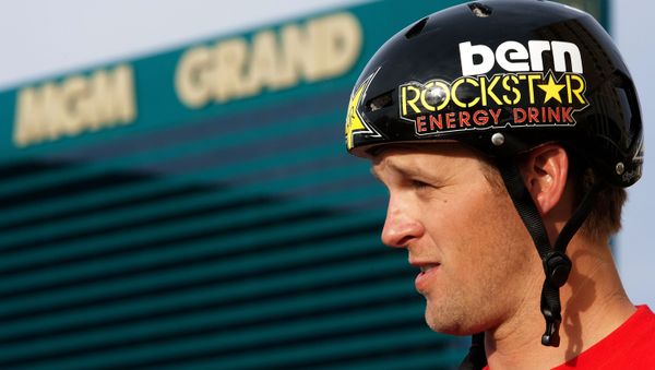 In this June 1, 2011, file photo provided by Jeff Bottari, Erik Roner, of Nitro Circus, talks to the media after a base jump off the MGM Grand Hotel & Casino in Las Vegas - Sputnik International