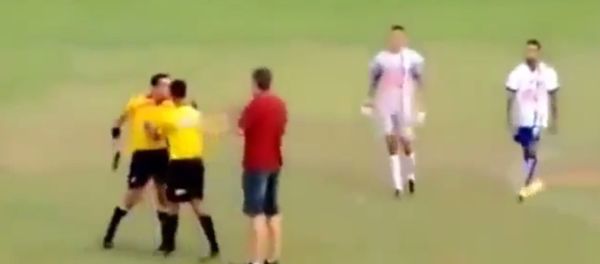 Referee Pulls out a Gun During a Football Match in Brazil Referee Pulls out a Gun During a Football Match in Brazil - Sputnik International