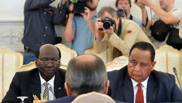 Foreign Minister of the Republic of South Sudan Barnaba Benjamin (left) and Foreign Minister of Sudan Ibrahim Ghandour during a meeting with Russian Foreign Minister Sergey Lavrov in Moscow - Sputnik International