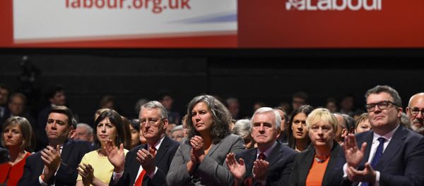 Shadow cabinet members of Britain's Labour Party applaud as leader Jeremy Corbyn delivers his keynote speech at the party's annual conference in Brighton, Britain September 29, 2015 - Sputnik International