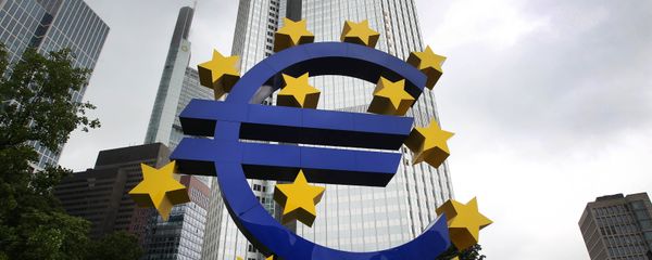 The Euro logo is pictured in front of the former headquarter of the European Central Bank (ECB) in Frankfurt am Main, western Germany, on July 20, 2015. The Euro logo is pictured in front of the former headquarter of the European Central Bank (ECB) in Frankfurt am Main, western Germany, on July 20, 2015. - Sputnik International