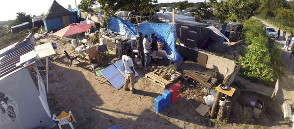 An aerial view shows tents and shelters at the makeshift camp called The New Jungle in Calais, France, September 20, 2015 An aerial view shows tents and shelters at the makeshift camp called The New Jungle in Calais, France, September 20, 2015 - Sputnik International