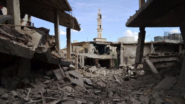 A picture taken on September 30, 2015 shows damaged buildings and a minaret in the central Syrian town of Talbisseh in the Homs province. Russian warplanes carried out air strikes in three Syrian provinces, including Homs, along with regime aircraft on September 30, according to a Syrian security source - Sputnik International